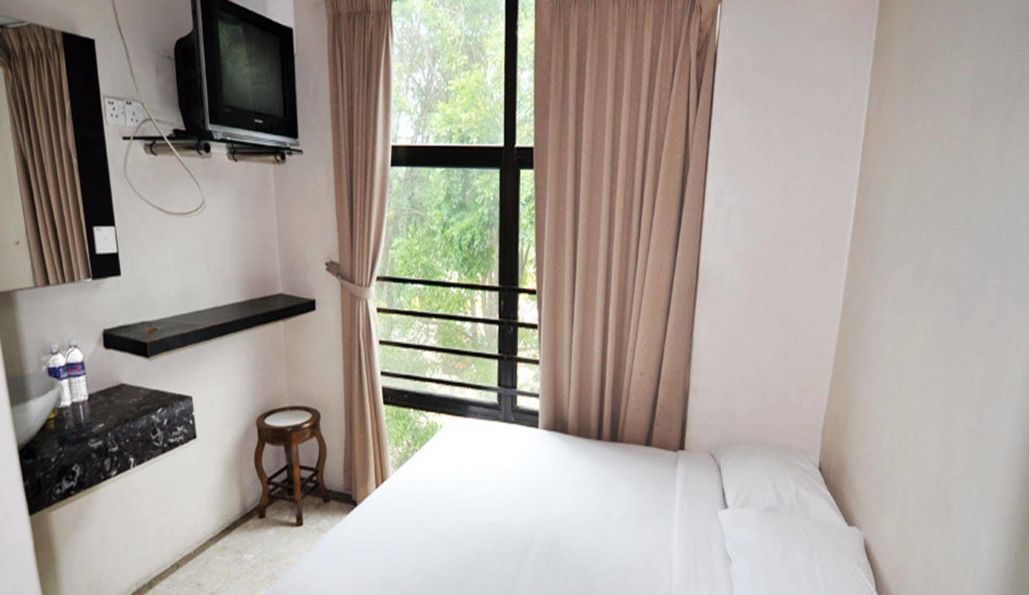 Hotel Zamburger Sg Bakap Kampong Gurun Kültér fotó